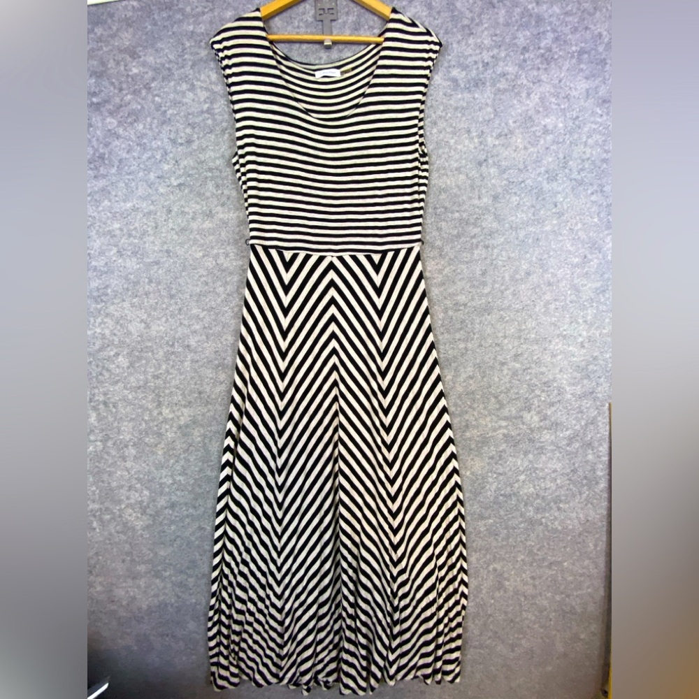 Calvin Klein Maxi Dress Size 10 Black Striped‎ Chevron Jersey Sleeveless Long
